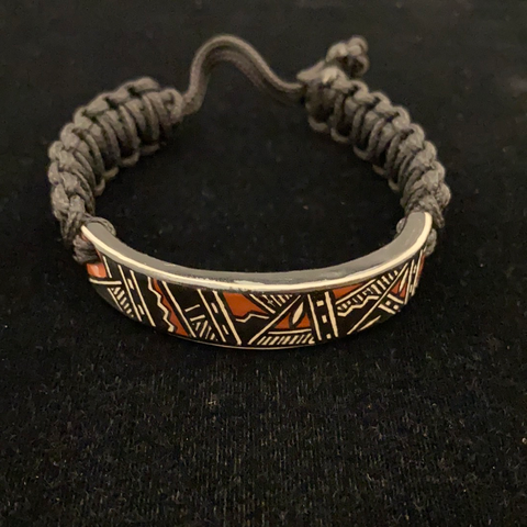 Ceramic and paracord cinch bracelet