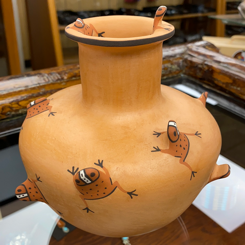 Zuni frog pottery