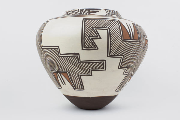 Zuni Eagle Design Pot by Jennie Laate – Turquoise Village