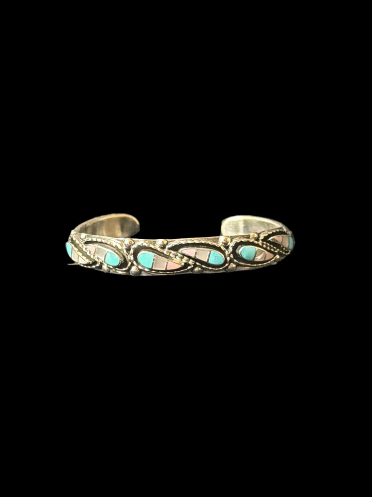 Curved Raindrop Design Bracelet