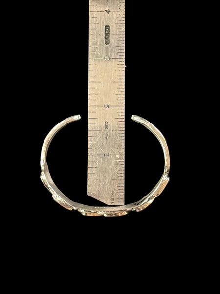 Curved Raindrop Design Bracelet