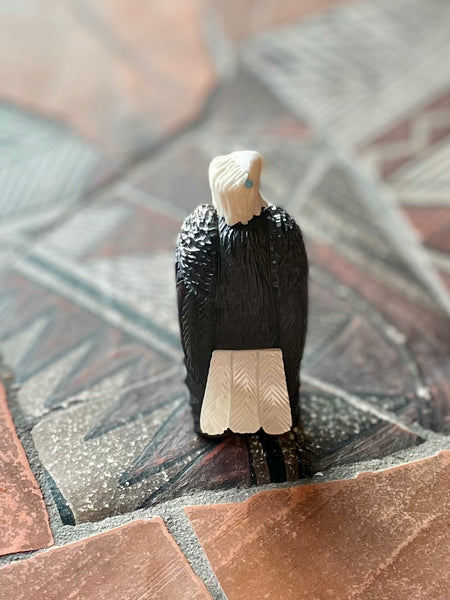 Bald eagle fetish carving