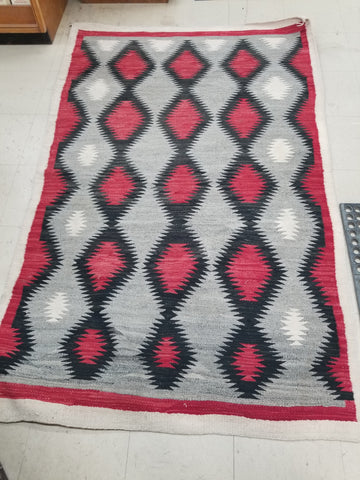 Navajo rug 1940s diamond pattern