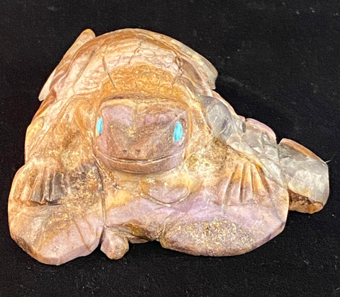 Frog fetish carving