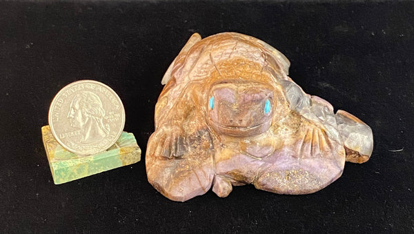 Frog fetish carving