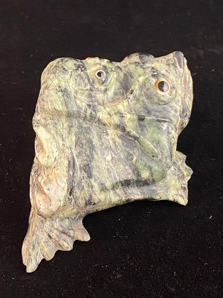 Green serpentine frogs fetish carving