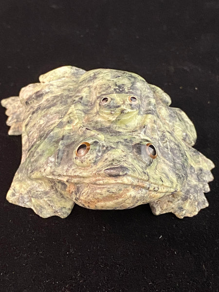 Green serpentine frogs fetish carving