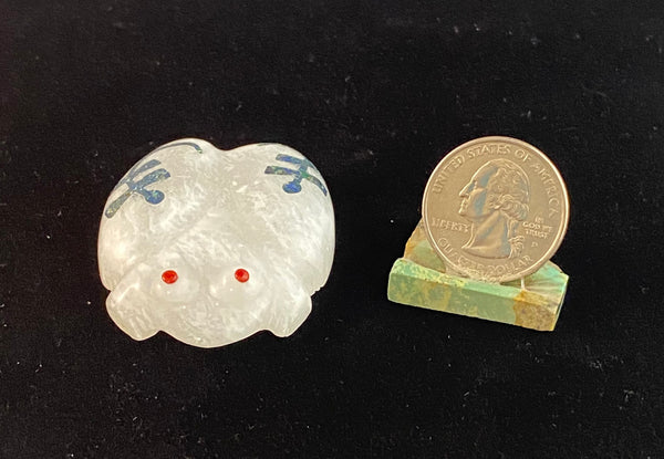 Frog with dragonflies fetish carving