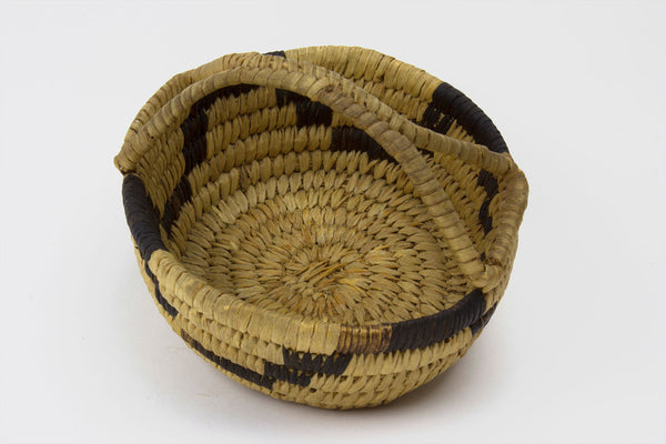 Tohono O'Odham Tribe Small Coiled Vessel Basket With Handle - Turquoise Village - 2